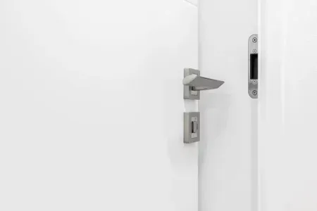 BRILANT 1, RAL9003, reverzní dveře